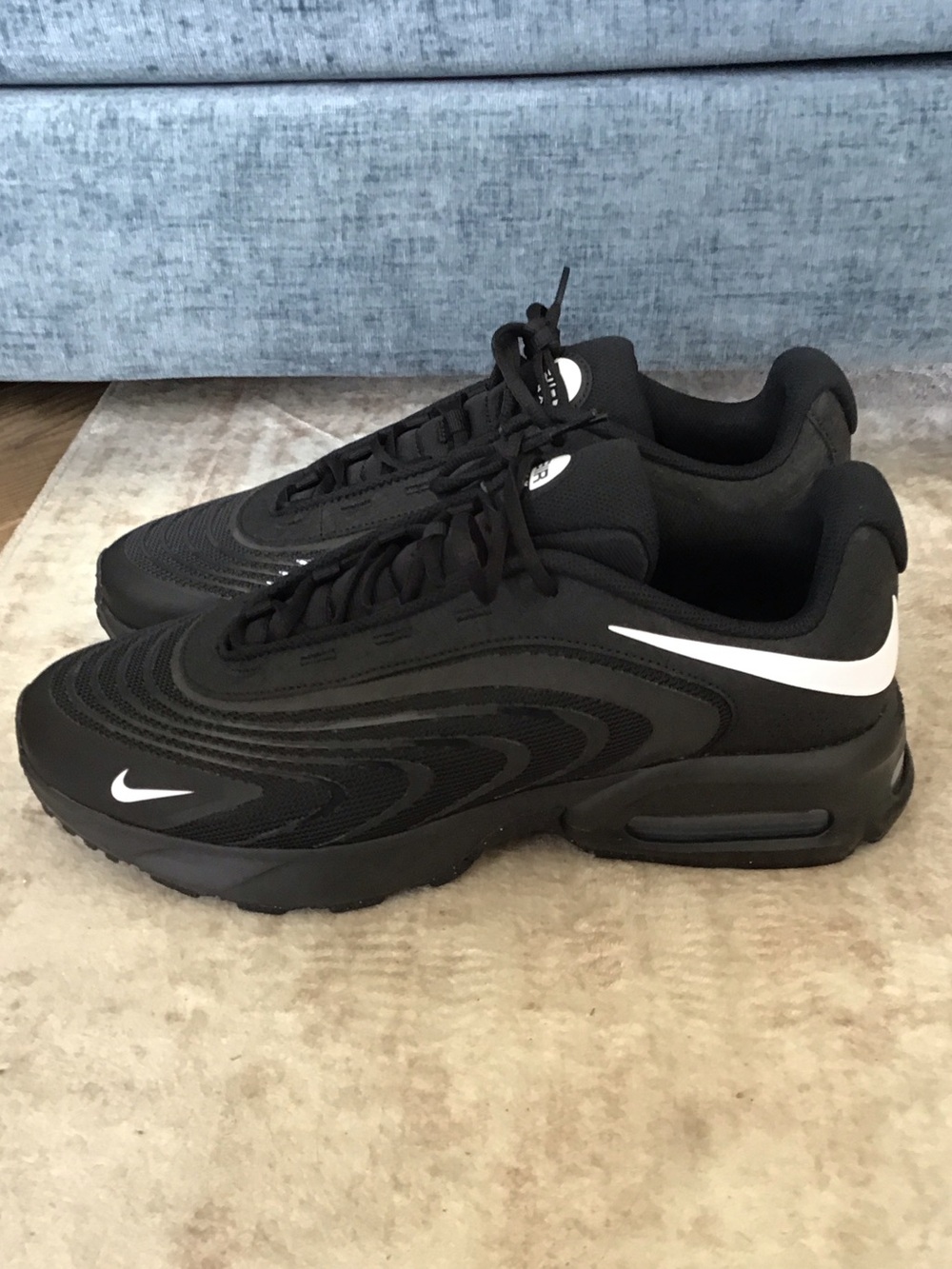 Nike Men’s Black Air Max Fire Low-Top Sneakers - Picture 3 of 7